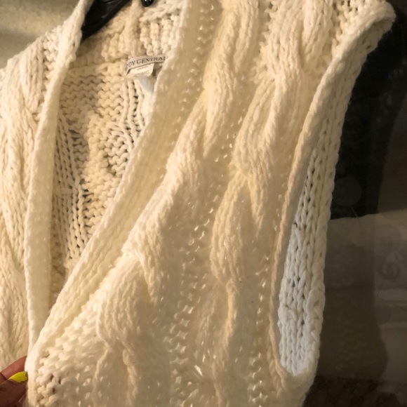Cream sweater knit vest size large - Picture 2 of 4